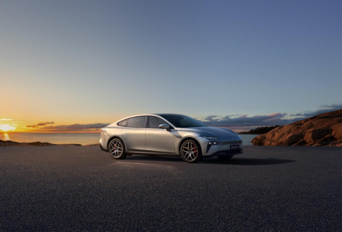 ‌年轻人的第一台电动轿跑：东风奕派eπ007，颜值与实力并存‌