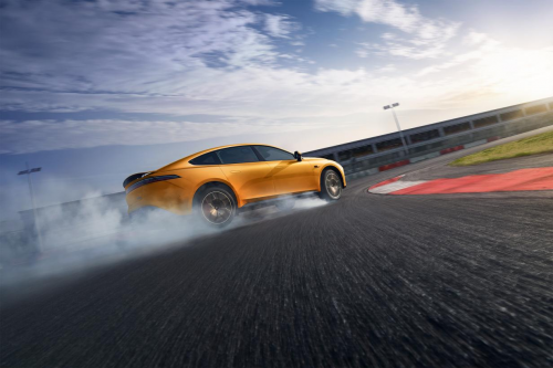 ‌年轻人的第一台电动轿跑：东风奕派eπ007，颜值与实力并存‌