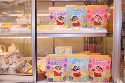 米可泡泡×蜡笔小新联名主题店全国启幕 开启"春日部奶零食铺"童趣之旅