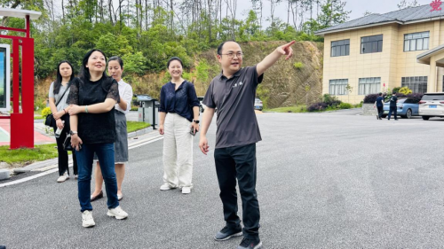 全国主流媒体走进黄冈联通 探访黄冈万当铺村数字化实践