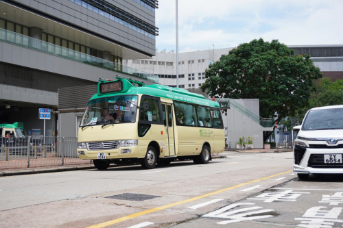 首批集电弓小巴闪耀香港 金旅纯电考斯特开启5分钟快充新纪元