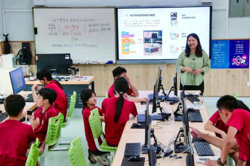 AICourse“电子警察”进课堂？区级公开课：华外同文外国语学校人工智能课堂赋能素养培养