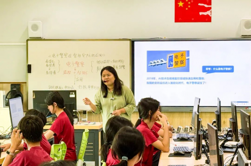 AICourse“电子警察”进课堂？区级公开课：华外同文外国语学校人工智能课堂赋能素养培养