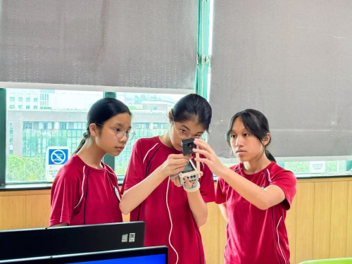 AICourse“电子警察”进课堂？区级公开课：华外同文外国语学校人工智能课堂赋能素养培养