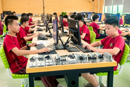 AICourse“电子警察”进课堂？区级公开课：华外同文外国语学校人工智能课堂赋能素养培养
