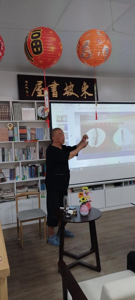 澄迈县老城东坡书屋里的幸福花开了