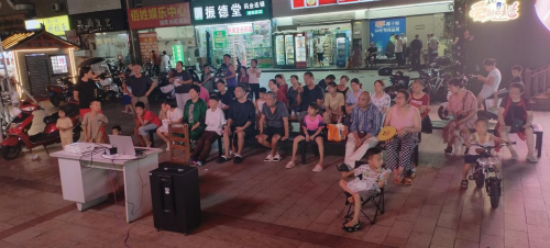 澄迈县老城东坡书屋里的幸福花开了