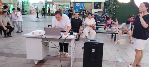 澄迈县老城东坡书屋里的幸福花开了
