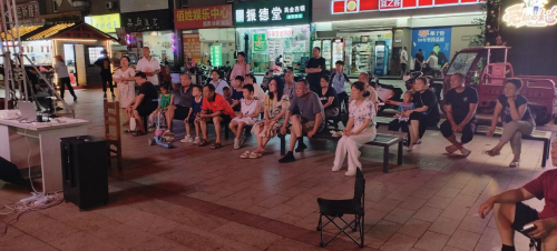 澄迈县老城东坡书屋里的幸福花开了