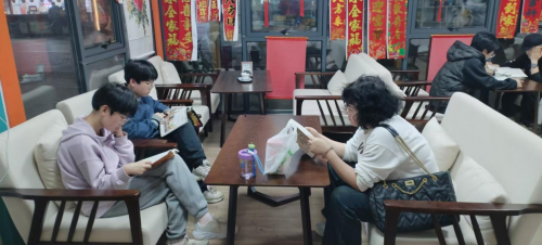 澄迈县老城东坡书屋里的幸福花开了