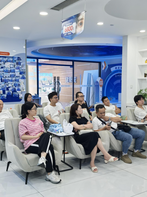 重庆近视手术:爱成眼科助你突破视力限制