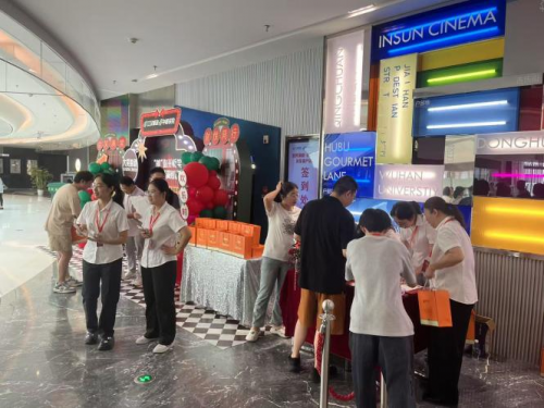 中邮保险“邮”你开怀笑 “储”满财富乐高端客户定制脱口秀活动