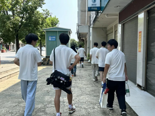 湖北汽车工业学院：匠心传影·青春续梦