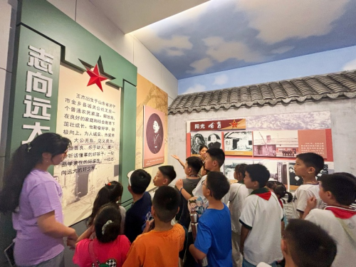 “童心共济，‘益’路向阳”——江苏师范大学科文学院文理学院“小青马学堂”暑期三下乡