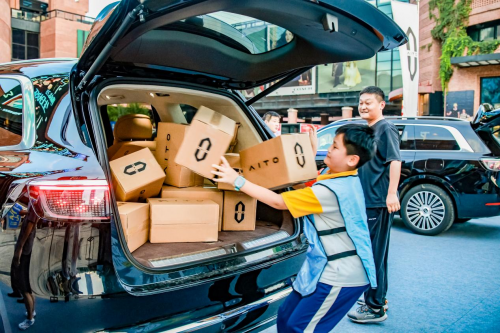 问界汽车燃动2025合肥社区运动会，“移箱换驾”引爆智慧空间体验