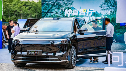 问界汽车燃动2025合肥社区运动会，“移箱换驾”引爆智慧空间体验