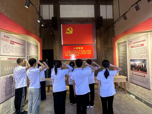 赣南师范大学物理与电子信息学院：红色走读进石城 初心不忘来时路(图3)