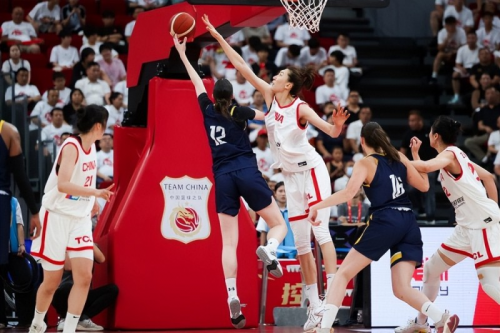 中日女篮半决赛前瞻，2.26 米张子宇挑大梁！华系MPV头把交椅早备好 “夺冠保障”