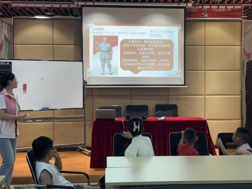 专业智慧赋能 通大学子激活社区红色教育