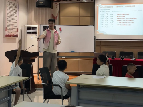 专业智慧赋能 通大学子激活社区红色教育