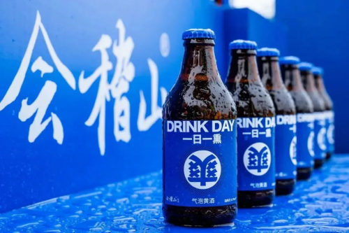​白酒板块暴涨背后的行业重构：传统与新势力的“双轨突围”