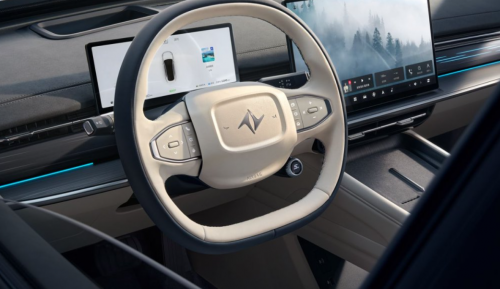 ‌颜值与实力并存‌，年轻人的第一台电动轿跑：东风奕派eπ007