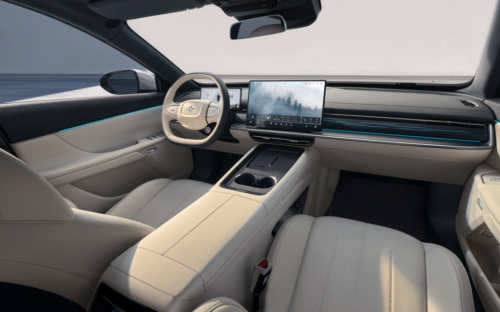 ‌颜值与实力并存‌，年轻人的第一台电动轿跑：东风奕派eπ007