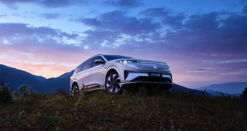 ‌1300km续航+稳如磐石，eπ008带全家奔赴山海，暑期出游安心无忧