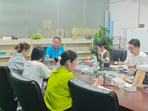 广财学子赴龙岗实践：传资助策播曙光，助学子坦途向学海