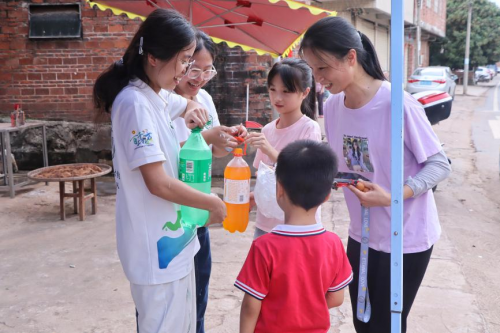 画笔绘乡韵 科普暖民心 —— 广州新华学子以 "墙绘 + 健康" 赋能乡村振兴(图11)