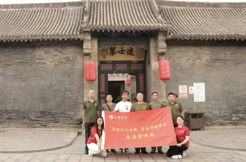 “赓续红色血脉，青春对话烽火”志愿宣讲团在安阳市马氏庄园缅怀革命先烈