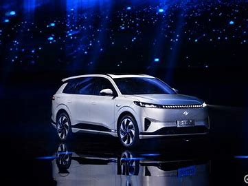 固态电池+千伏快充双擎驱动！东风奕派六大技术基座重构新能源竞争逻辑