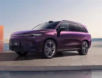 续航为王还是智驾当先？东风奕派eπ008与零跑C16六座SUV的核心较量