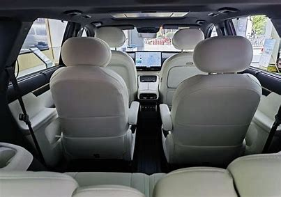 舒适革新VS实用为王：2026款eπ008与零跑C16的家庭出行哲学对决