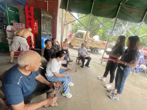 方言讲解接地气：斩关村的反诈屋场会