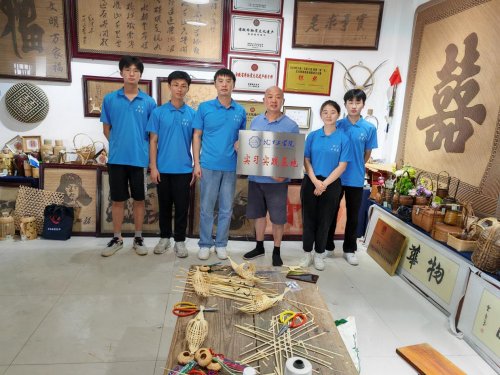 舒韵非遗寻踪，青春筑梦传承——皖江工学院赴六安市舒城文化之约开展暑期实践活动