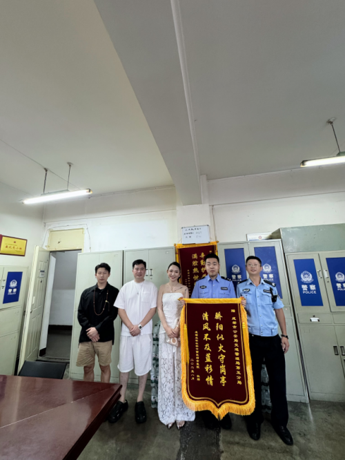 炎夏送清凉 关爱沁人心  　　——成都成华板桥中西医结合医院有限公司爱心慰问活动