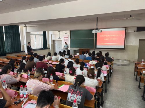 联通客户日 数智校企行——数智领航，荆州联通与你同行