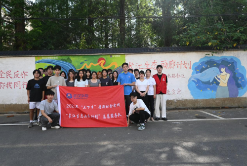 江豚跃、莲花开——长江墙绘传双重理念