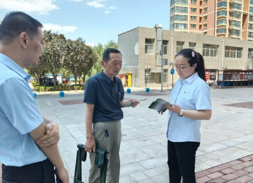 中国人寿财险兰州中支走进社区推广惠军保险