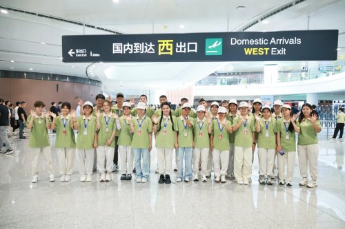 飞跃天山向首都：218颗石榴籽的民族团结奋进之歌