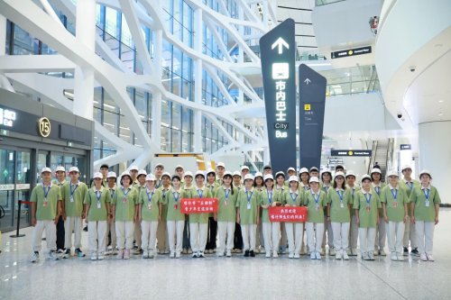 飞跃天山向首都：218颗石榴籽的民族团结奋进之歌