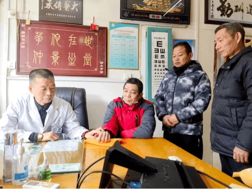 备受瞩目满载荣誉院士专家黄斑变性的克