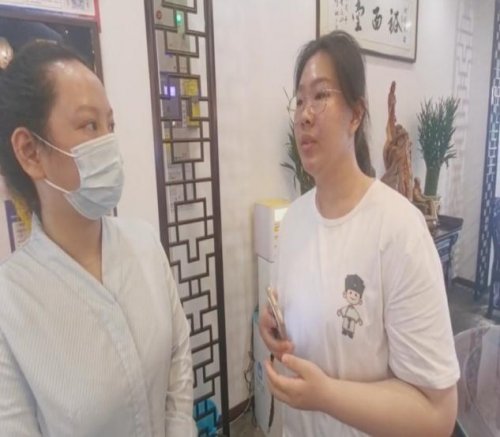 炎炎夏日，苏州城市学院姑苏人文经济“三棱镜”，解码赛味韵实践团深入古城街巷，开启了一场探寻苏州人文经济融合发展的深度实践。团队成员上午走进裕面堂，通过沉浸式体验、多角度访谈与实地调研，挖掘老字号面馆的(图3)