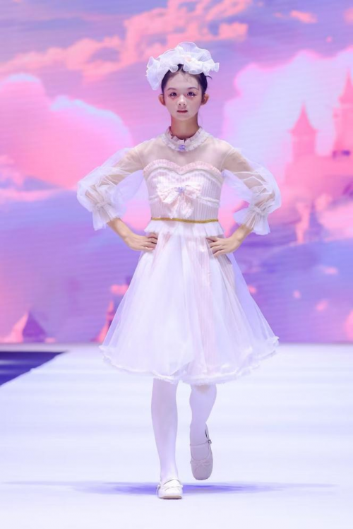 2025 FASHION TOP时装周完美谢幕
