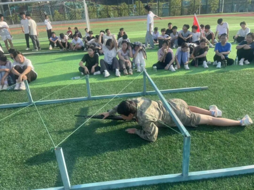 宁都县博生中学开展2025级高一新生军训活动