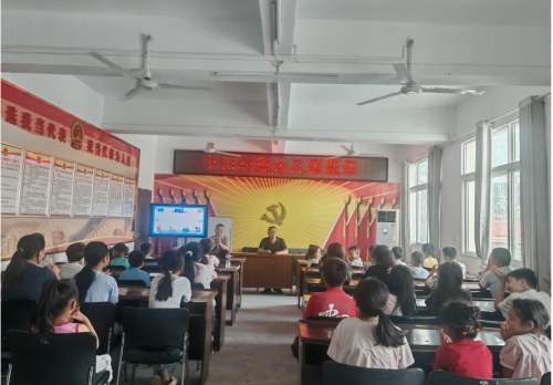 铜仁联通碧江分公司携手卜口村开展“关爱留守儿童·共筑安全屏障”公益活动