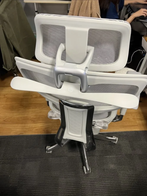 永艺、夏草木、京东京造人体工学椅好用吗?怎么样?多款对决测评!