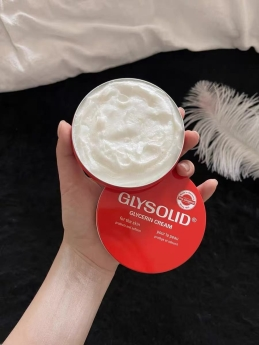 肌肤的守护者：Glysolid格兰素七十年匠心润泽之路