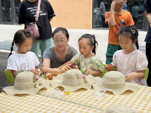 乐童创想市集：旧物新生传递书香，童心携手助力公益